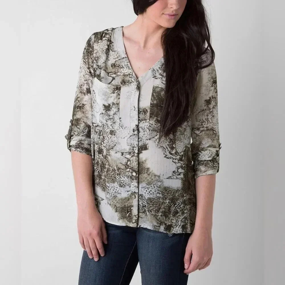 BKE Boutique‎ Buckle Women's Small Sheer Geometric Blouse Beige V-Neck EUC